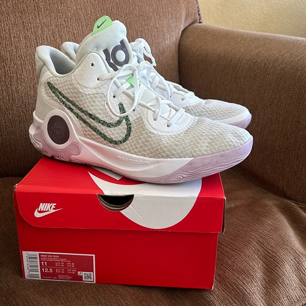 Nike Men’s V2K Run Shoes 11